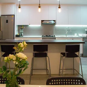 Cozy In With Full Kitchen 5 Minutes From The Homestay