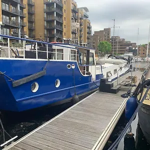 Historic Dutch Barge, Idyllic Location Botel London